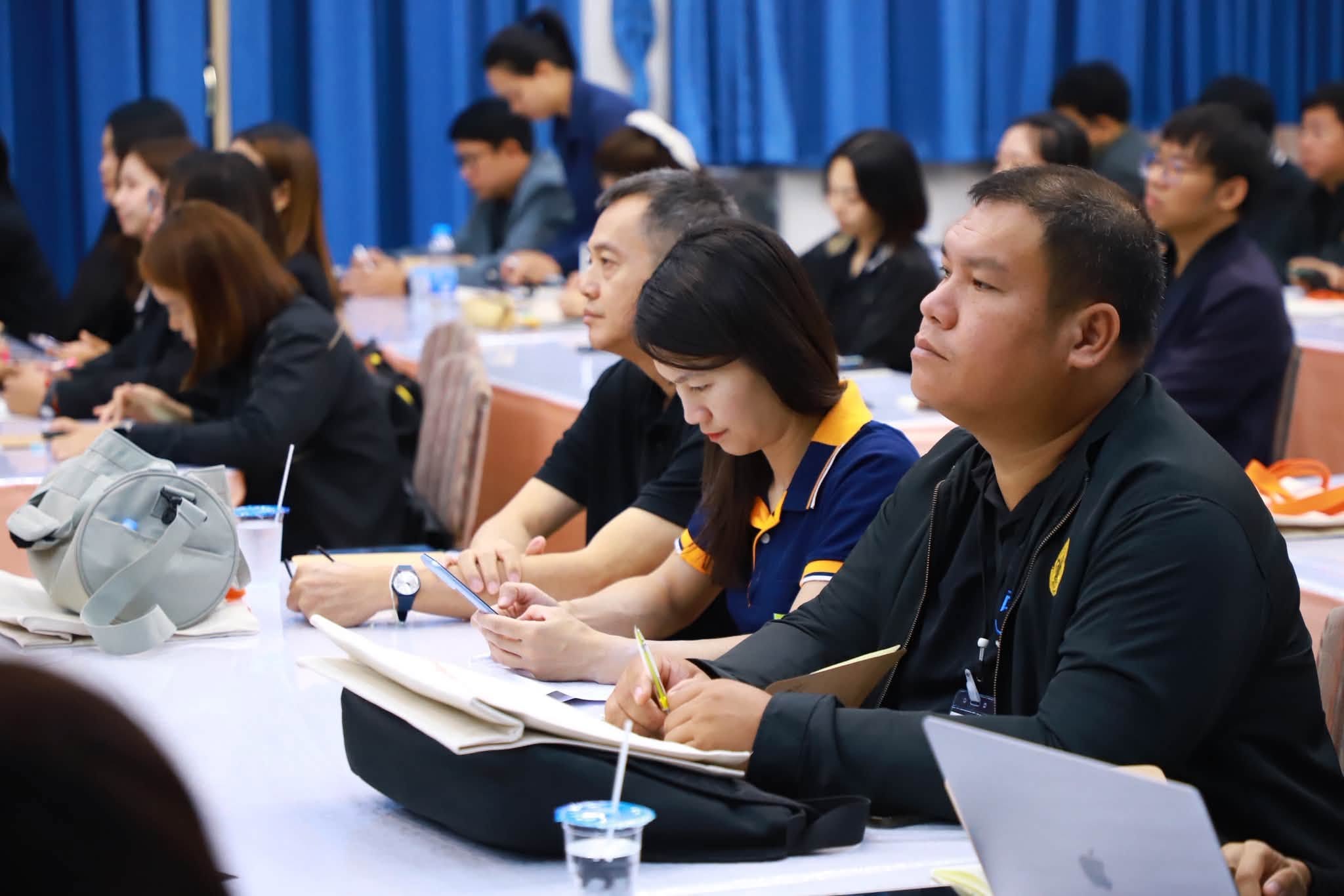 title - รองเลขาธิการ ส.ป.ก. เปิดอบรมหลักสูตร นปต. รุ่นที่ 8 ดันข้าราชการเปลี่ยนบทบาทสู่ “ผู้นำทีม” พร้อมขับเคลื่อนยุทธศาสตร์ชาติ